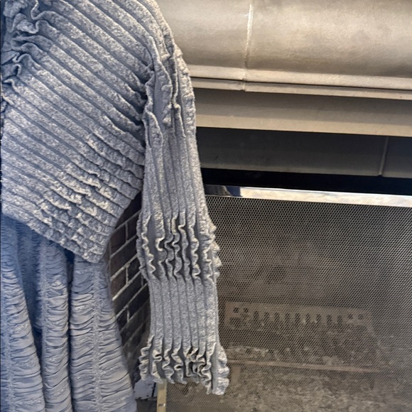 Alaia Gray Ruffled Women's Bolero (S) and Skirt (XS) - Picture 4 of 15